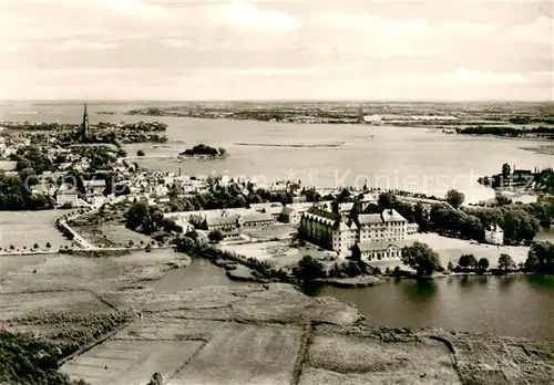 AK / Ansichtskarte Schleswig_Schlei Schloss Gottrop mit Burgsee und der Schlei Fliegeraufnahme Schleswig_Schlei