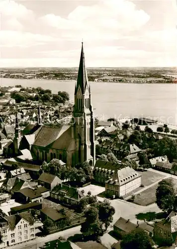 AK / Ansichtskarte Schleswig_Schlei Ortsmitte mit Kirche Fliegeraufnahme Schleswig_Schlei