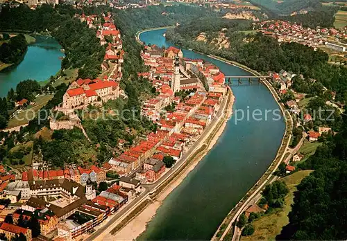 AK / Ansichtskarte Burghausen_Salzach Fliegeraufnahme mit Deutschlands laengster Burg Burghausen Salzach