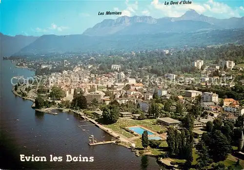 AK / Ansichtskarte Evian les Bains_Haute_Savoie Lac Leman la ville et les Montagnes du Chablais vue aerienne Evian les Bains_Haute