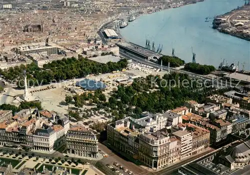 AK / Ansichtskarte Bordeaux Les Quinconces Monument des Girondins Quais Grand Pont vue aerienne Bordeaux