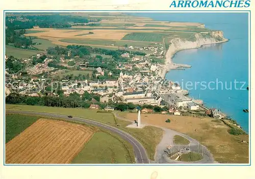 AK / Ansichtskarte Arromanches les Bains Vue densemble aerienne Notre Dame des Flots et Table d Orientation Arromanches les Bains
