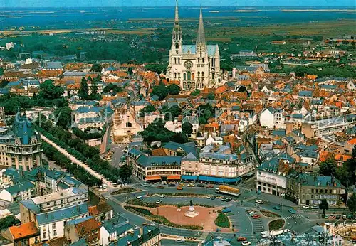 AK / Ansichtskarte Chartres_Eure_et_Loir Place des Epars Cathedrale vue aerienne Chartres_Eure_et_Loir
