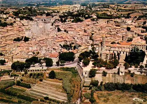 AK / Ansichtskarte Uzes Le Duche et ses trois tours Tour Fenestrelle vue aerienne Uzes