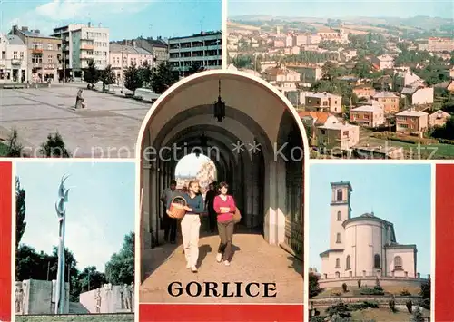 AK / Ansichtskarte Gorlice Rynek Widok ogolny Pomnik tysiaclecia Panstwa Polskiego Podcienia kamienicy Kosciol Narodzenia Gorlice