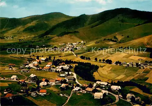 AK / Ansichtskarte Bernau_Schwarzwald Fliegeraufnahme mit Innerlehen Dorf und Hof Bernau Schwarzwald