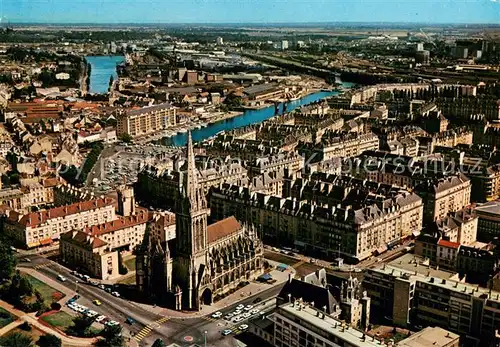AK / Ansichtskarte Caen Eglise Saint Pierre au second plan le port vue aerienne Caen