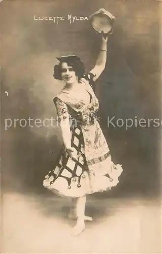 AK / Ansichtskarte Trachten_Frankreich Lucette Nylda 