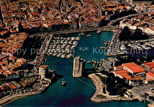 AK / Ansichtskarte La_Rochelle_Charente Maritime Vue generale aerienne du port avec la tour de la Chaine et la tour Saint Nicolas La_Rochelle