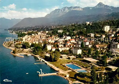 AK / Ansichtskarte Evian les Bains_Haute_Savoie Stade Nautique au fond les Memises et la Dent d Oche Alpes vue aerienne Evian les Bains_Haute