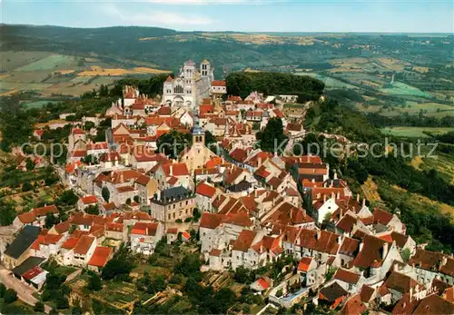 AK / Ansichtskarte Vezelay La ville et Basilique Sainte Madeleine XIIe siecle vue aerienne Vezelay