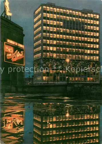 AK / Ansichtskarte Berlin Haus des Lehrers am Alexanderplatz Nachtaufnahme Hauptstadt der DDR Berlin