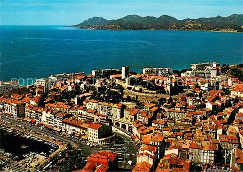 AK / Ansichtskarte Cannes_Alpes Maritimes Vue aerienne sur le vieux port Suquet et l Esterel Cote d Azur Cannes Alpes Maritimes