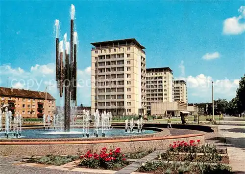 AK / Ansichtskarte Halle_Saale Chemiebrunnen und Hochhaeuser in der Leninallee Halle_Saale