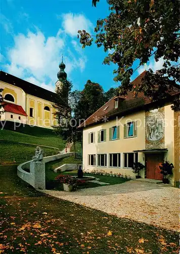 AK / Ansichtskarte Ruhpolding Pfarrzentrum mit Pfarrkirche St Georg Ruhpolding