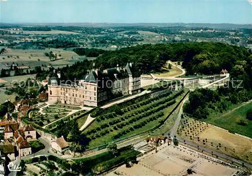AK / Ansichtskarte Hautefort Chateau et ses magnifiques jardins vue aerienne Hautefort