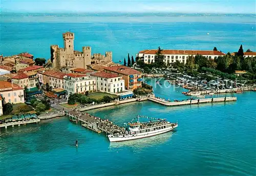 AK / Ansichtskarte Sirmione_Lago_di_Garda Hafen Gardasee Fliegeraufnahme Sirmione_Lago_di_Garda