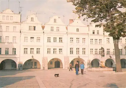 AK / Ansichtskarte Jelenia_Gora_Hirschberg_Schlesien Giebelhaeuser Innenstadt Brunnen Platz Jelenia_Gora