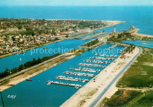AK / Ansichtskarte Ouistreham Riva Bella Le nouveau bassin des yachts Lecluse et le chenal Vue aerienne Ouistreham