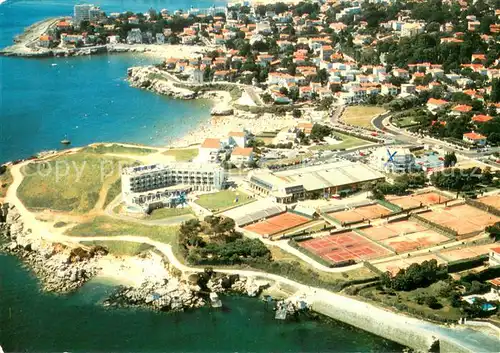 AK / Ansichtskarte Royan_Charente Maritime Novotel Centre de Thalassotherapie Garden Tennis et la corniche du Chay Vue aerienne Royan Charente Maritime