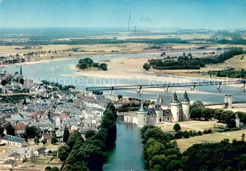 AK / Ansichtskarte Sully sur Loire Vue generale aerienne du Chateau le Bourg et la Loire Sully sur Loire