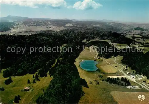 AK / Ansichtskarte Septmoncel Vacances de Lamoura La Combe du Lac Vue aerienne Septmoncel