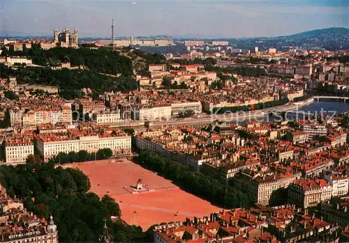 AK / Ansichtskarte Lyon_France La Place Bellecour la Saone et la Colline de Fourviere Lyon France