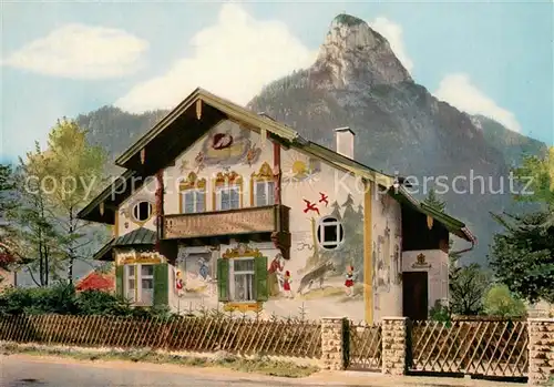AK / Ansichtskarte Oberammergau Rotkaeppchen Haus Fassadenmalerei Passionsspielort mit Kofel Ammergauer Alpen Oberammergau