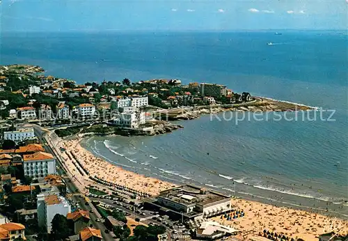 AK / Ansichtskarte Royan_Charente Maritime Vue generale aerienne de la Grande Plage avec le Sporting Casino Royan Charente Maritime