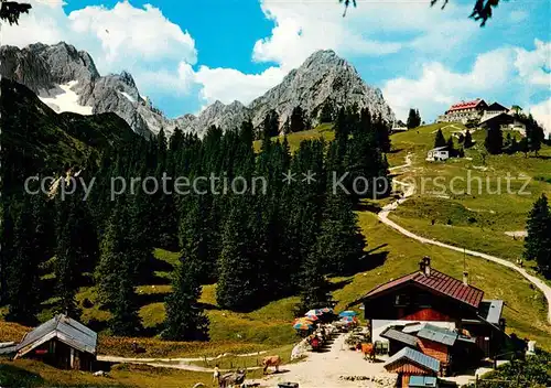 AK / Ansichtskarte Garmisch Partenkirchen Am Kreuzeck Kreuzalm Kreuzeckhaus gegen Zugspitze und Waxensteine Huber Karte Nr 8605 Garmisch Partenkirchen