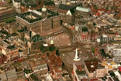 AK / Ansichtskarte Amsterdam_Niederlande Fliegeraufnahme des Doms mit dem Koeniglichen Palast und dem Nationaldenkmal Amsterdam_Niederlande