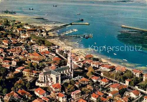 AK / Ansichtskarte Arcachon_Gironde Eglise de St Ferdinand Port de plaisance et entree du port de peche Vue aerienne Arcachon Gironde