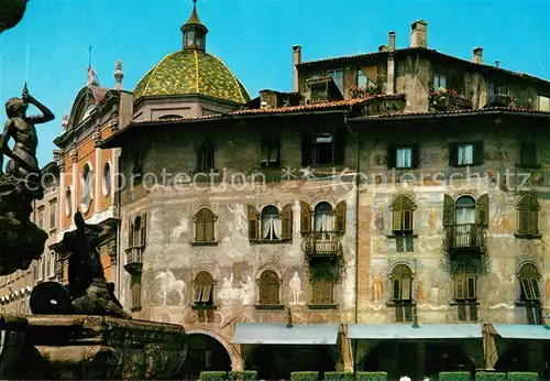 AK / Ansichtskarte Trento Tella Haus mit Fresken von Fogolino und Notturno Brunnen Trento