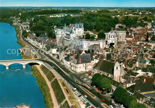 AK / Ansichtskarte Amboise Vue aerienne Le Chateau La Chapelle Saint Hubert Le Quai Charles Guinot et le Pont sur la Loire Amboise