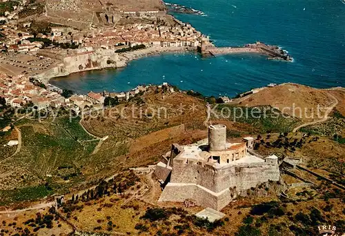 AK / Ansichtskarte Collioure Le fort et vue generale aerienne Collioure