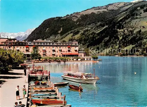 AK / Ansichtskarte Zell_See Seepromenade Motorboote Grossglockner und Grandhotel mit Steinernes Meer Zell_See