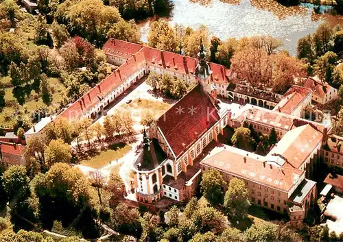 AK / Ansichtskarte Neuzelle Fliegeraufnahme mit ehem Klosteranlage und Stiftskirche Neuzelle