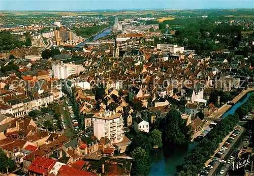 AK / Ansichtskarte Montargis_Loiret Place de la Republique Eglise de la Madeleine Chateau et Canal de Briare vue aerienne Montargis Loiret