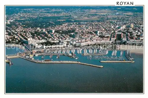 AK / Ansichtskarte Royan_Charente Maritime Le port et centre ville vue aerienne Royan Charente Maritime