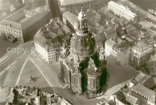 AK / Ansichtskarte Dresden Frauenkirche vor der Zerstoerung 1945 Fliegeraufnahme Dresden
