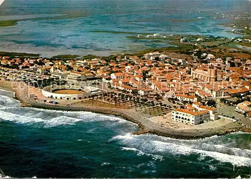 AK / Ansichtskarte Les_Saintes Maries de la Mer Vue aerienne Les