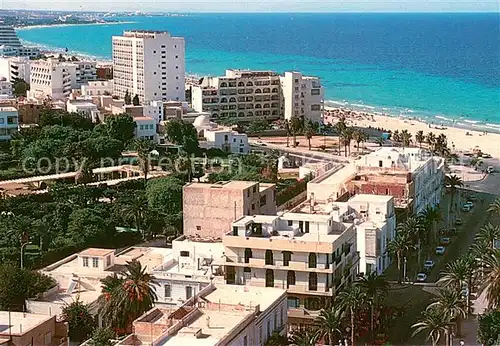 AK / Ansichtskarte Sousse Avenue Bourguiba und Strand Fliegeraufnahme Sousse