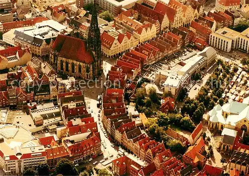 AK / Ansichtskarte Muenster_Westfalen Stadtzentrum mit St Lambertikirche und Prinzipalmarkt Fliegeraufnahme Muenster_Westfalen