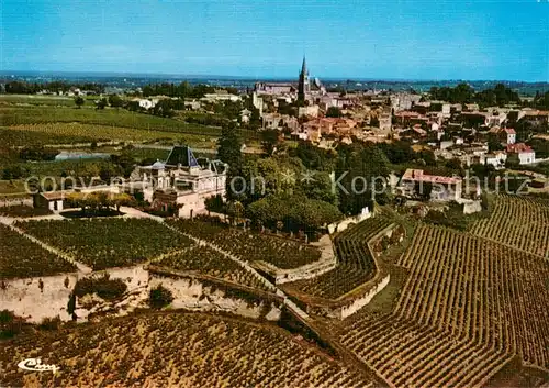 AK / Ansichtskarte Saint Emilion Vue aerienne Au premier plan Chateau Ausone Saint Emilion