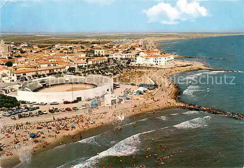 AK / Ansichtskarte Les_Saintes Maries de la Mer Les Arenes et la Plage Vue aerienne Les