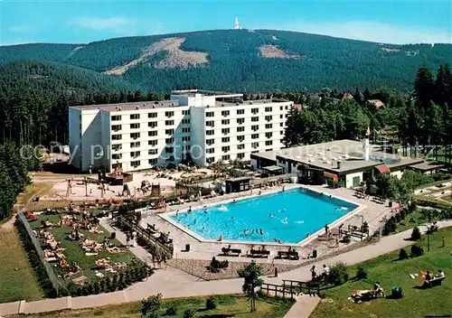 AK / Ansichtskarte Hahnenklee Bockswiese_Harz Ferienpark Hotel Freibad Fliegeraufnahme Hahnenklee Bockswiese