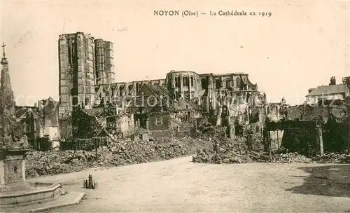 AK / Ansichtskarte Noyon_Oise La Cathedrale en 1919 Noyon_Oise