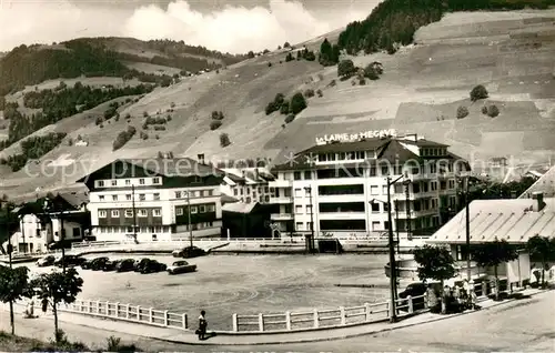 AK / Ansichtskarte Megeve Le casino et la patinaire devenue parc automobile Megeve