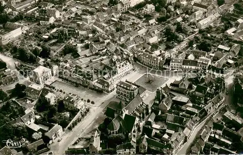 AK / Ansichtskarte Mouy Vue aerienne Hotel de Ville et la Place Cantrelle Mouy