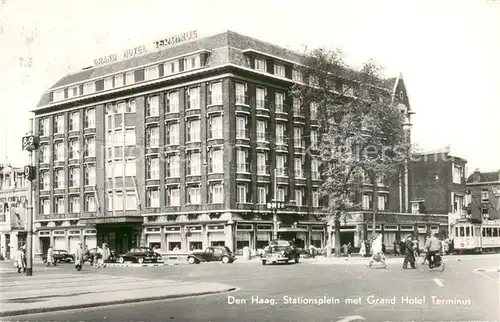 AK / Ansichtskarte Den_Haag Stationsplein met Grand Hotel Terminus Den_Haag